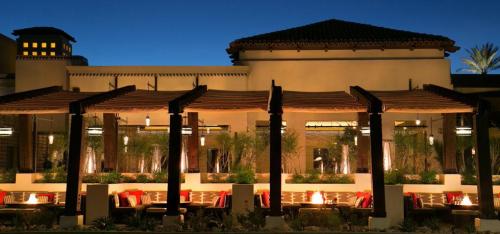 PIC-7-Fairmont-Bourbon-Steak-Restaurant-Patio